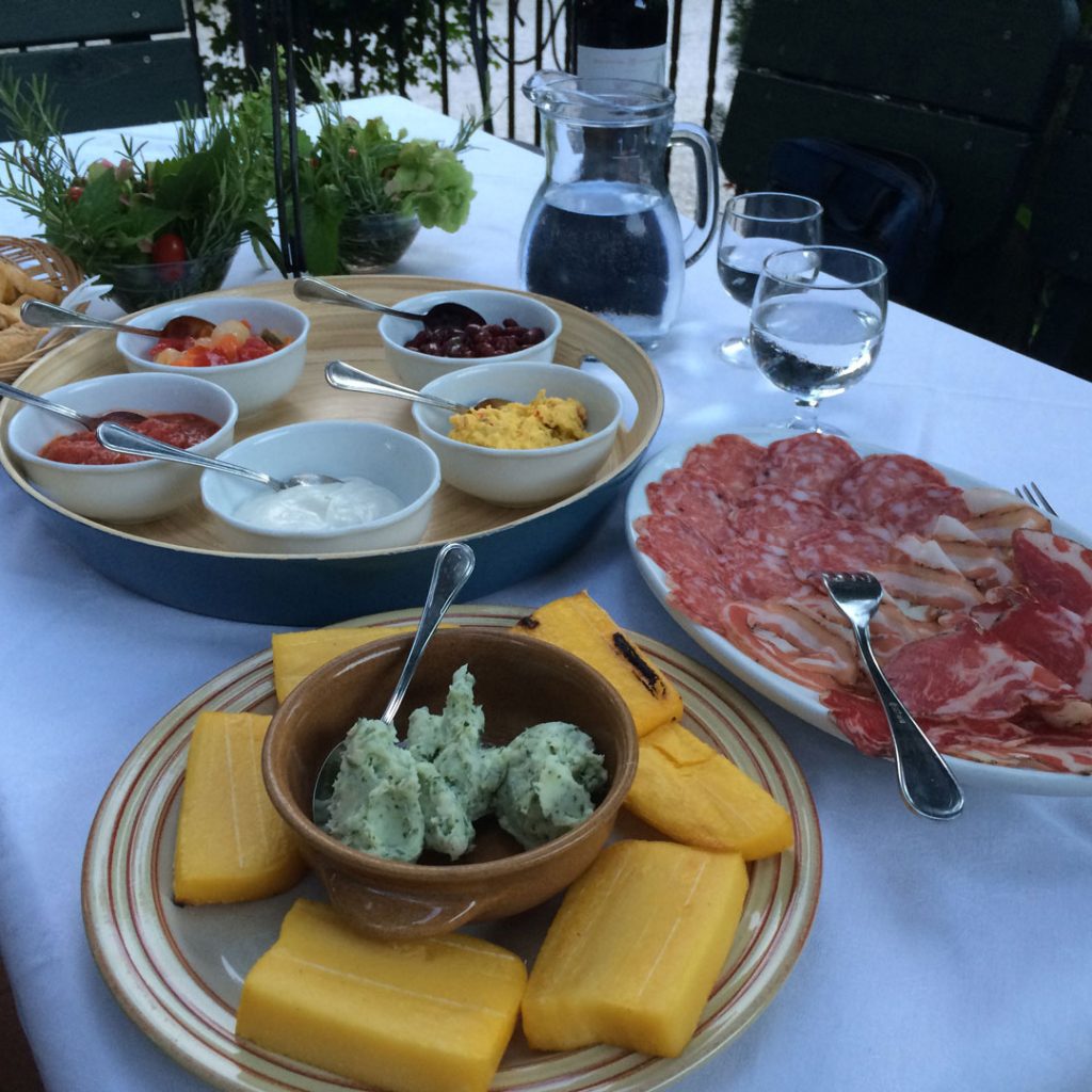 antipasto di salumi agriturismo le spighe